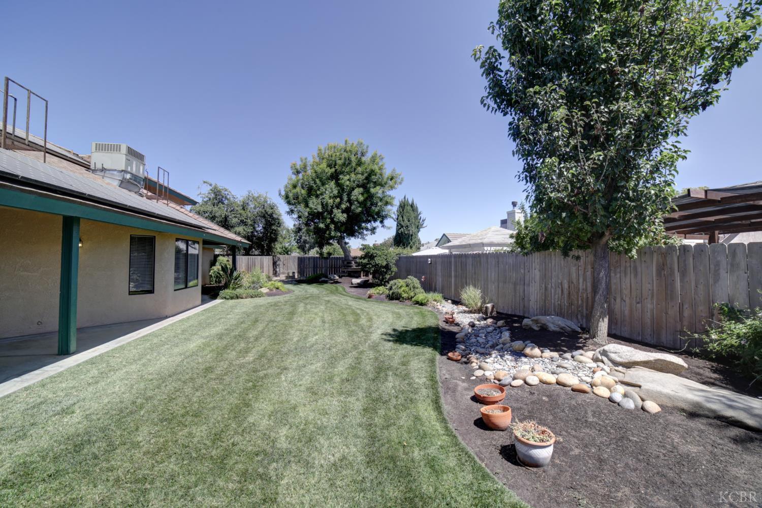 420 Beech Pl, Lemoore, CA 93245