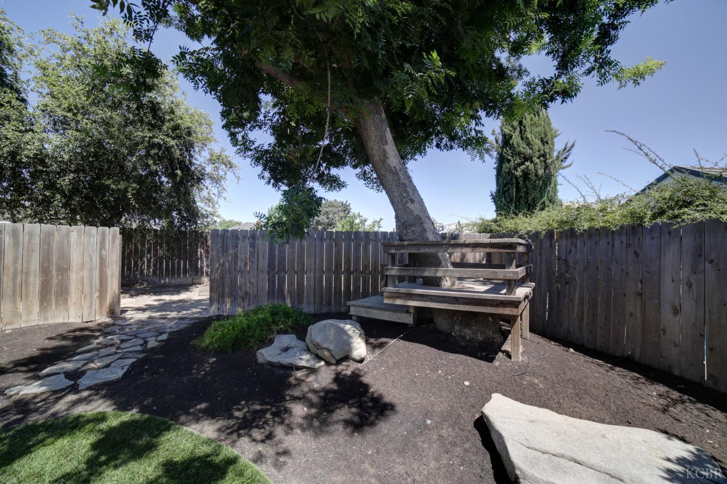 420 Beech Pl, Lemoore, CA 93245