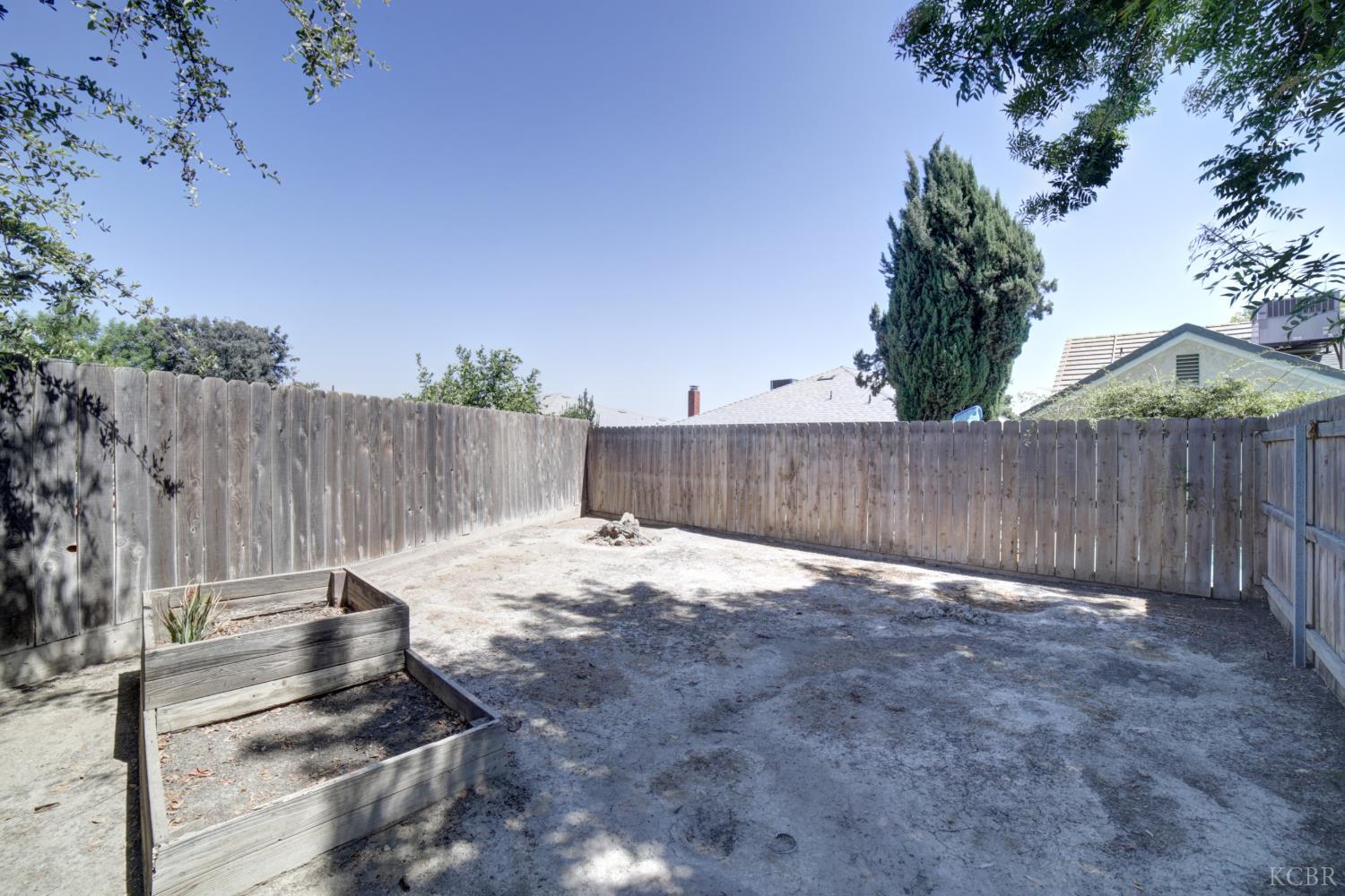 420 Beech Pl, Lemoore, CA 93245