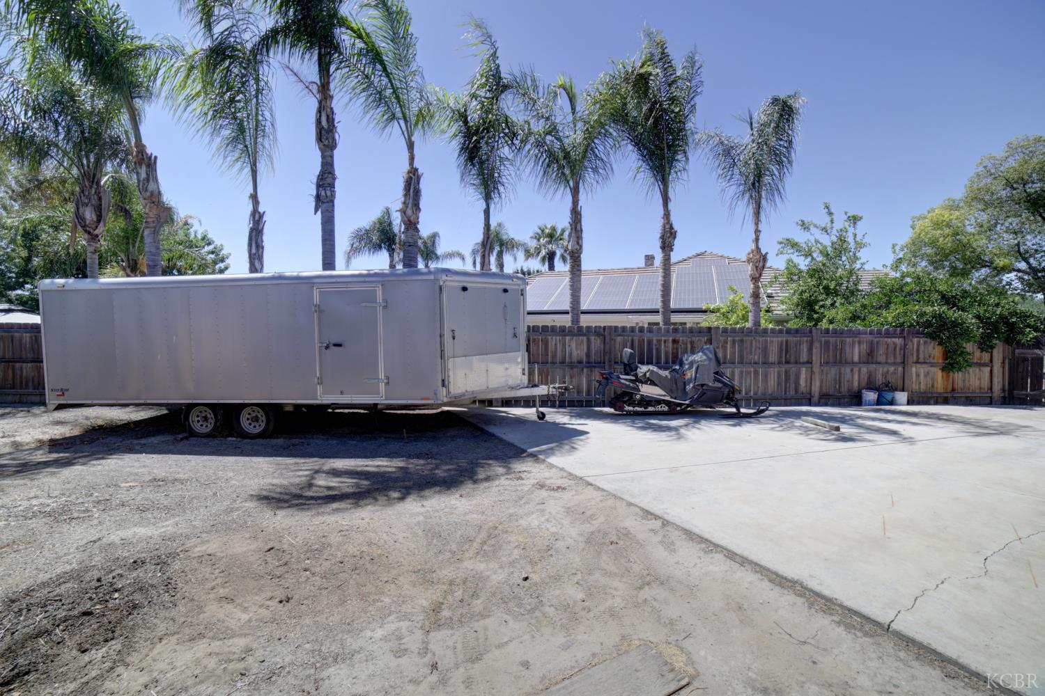 420 Beech Pl, Lemoore, CA 93245