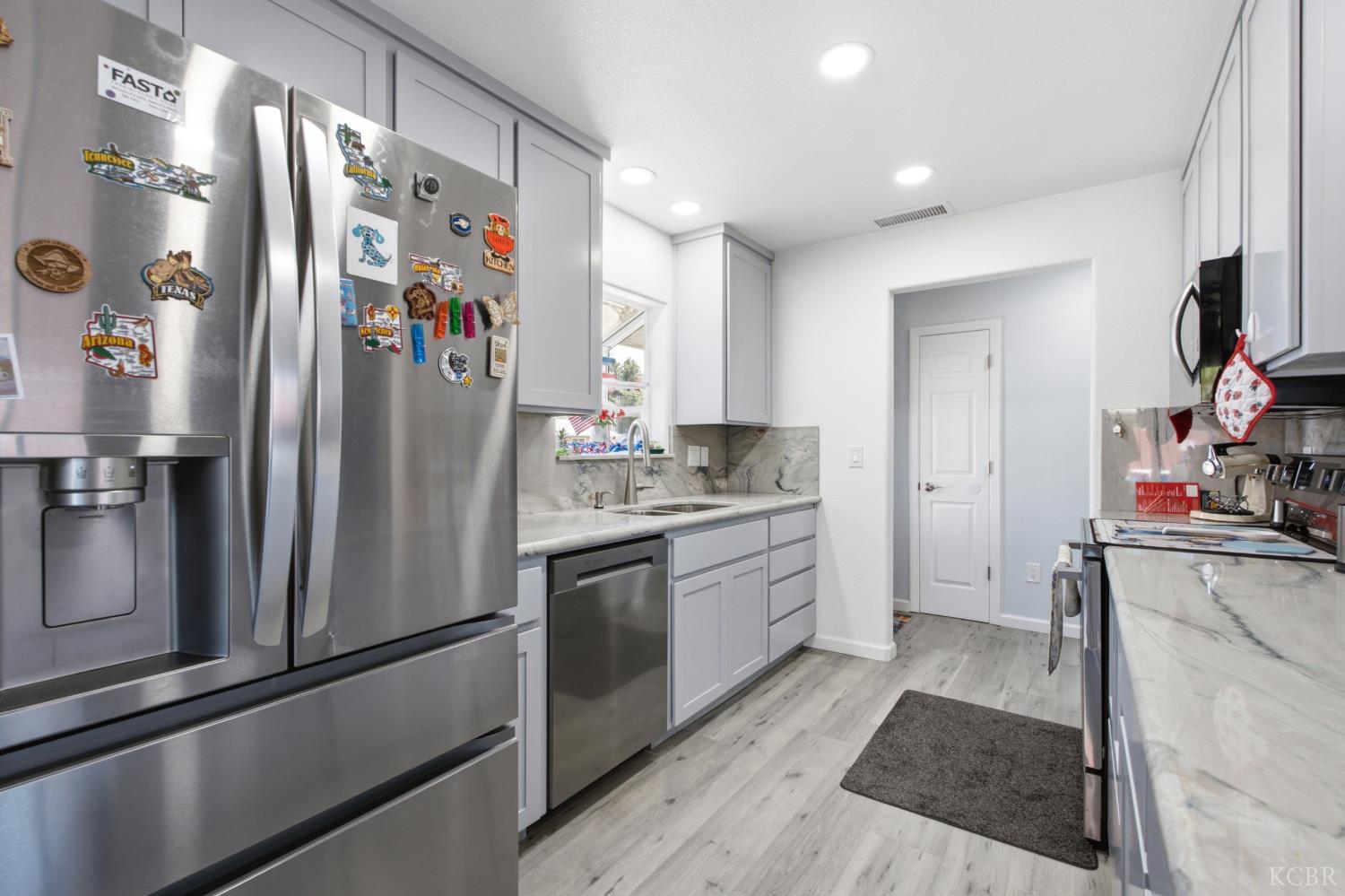 839 Camellia Ln, Lemoore, CA 93245