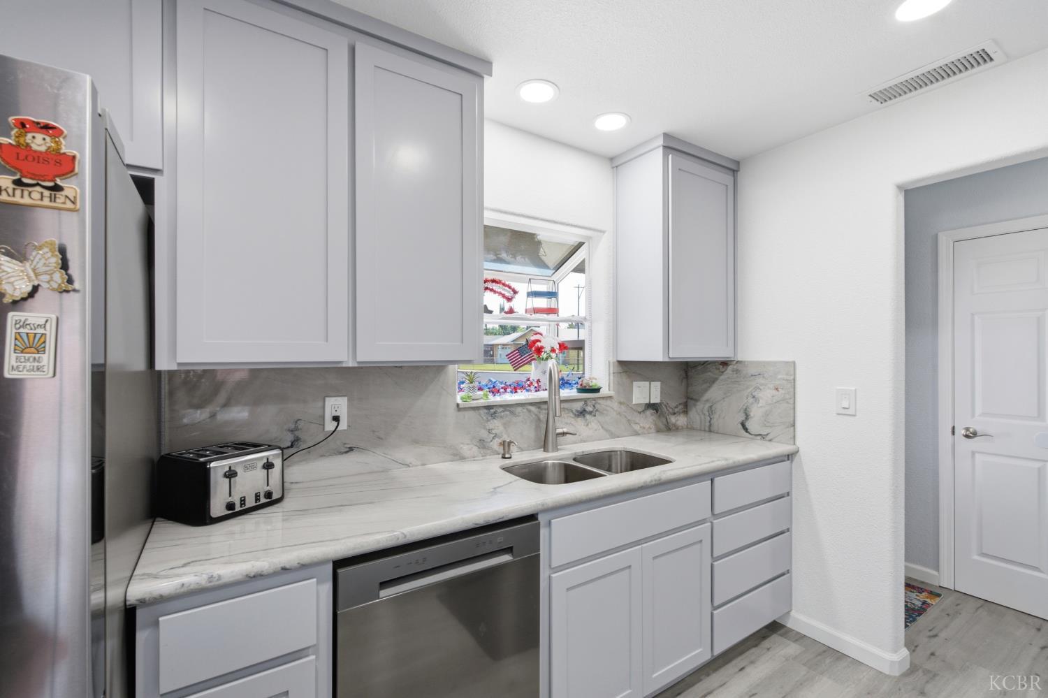 839 Camellia Ln, Lemoore, CA 93245