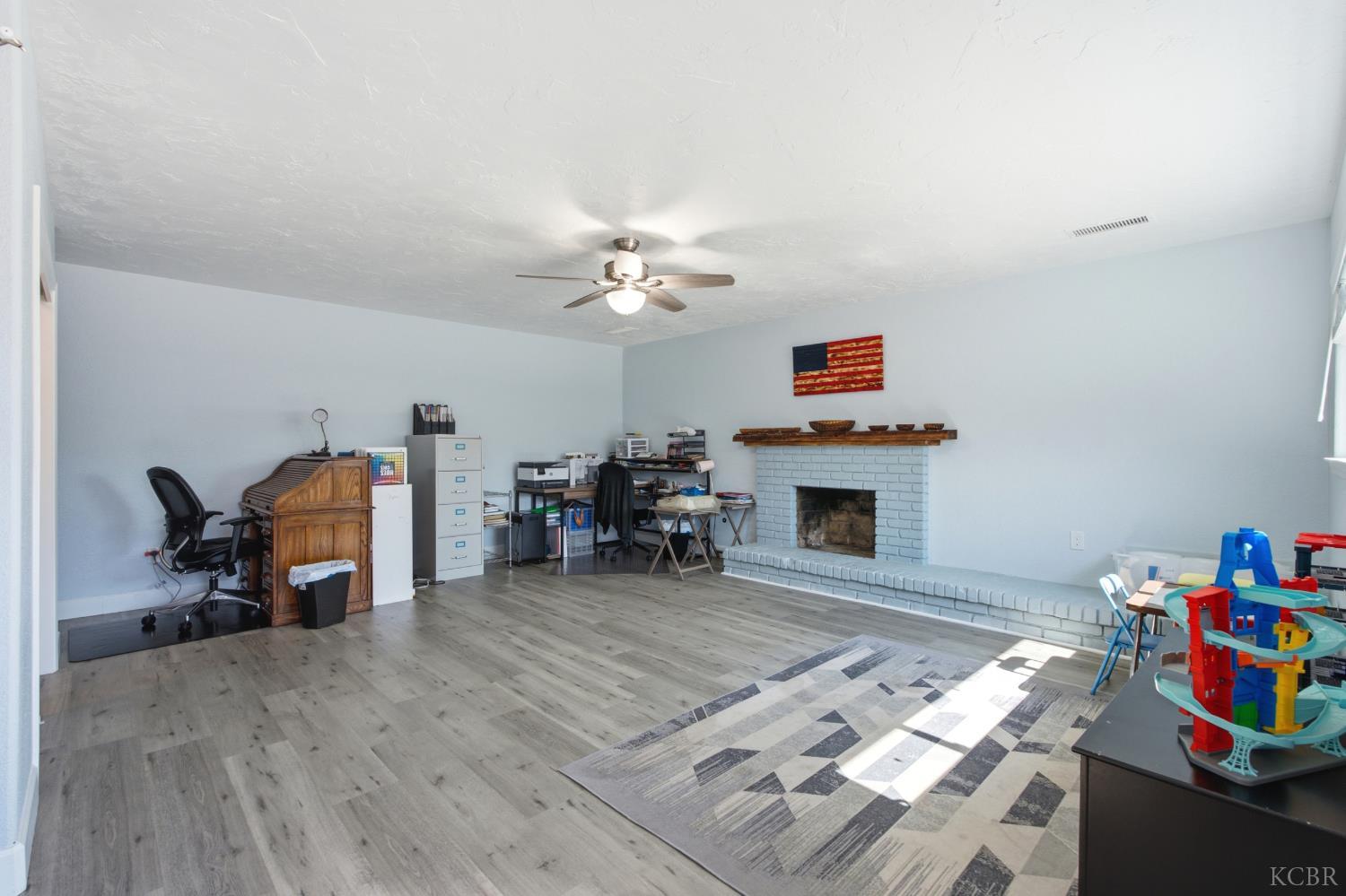 839 Camellia Ln, Lemoore, CA 93245