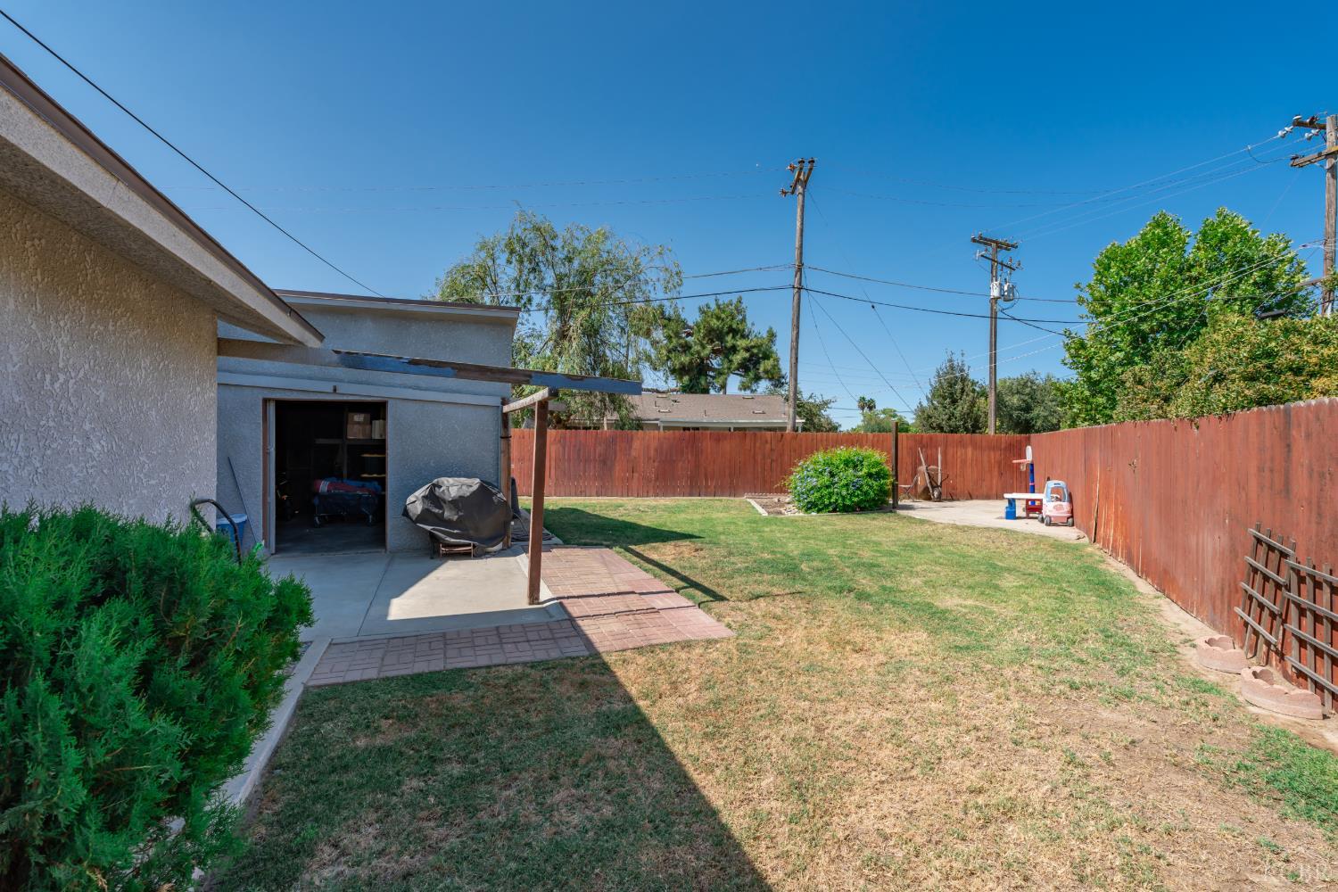 839 Camellia Ln, Lemoore, CA 93245