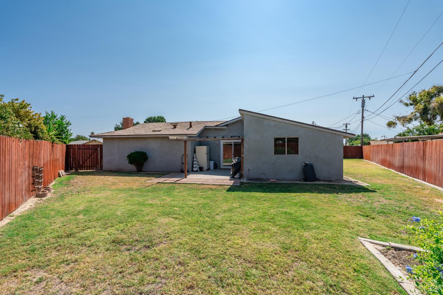 839 Camellia Ln, Lemoore, CA 93245