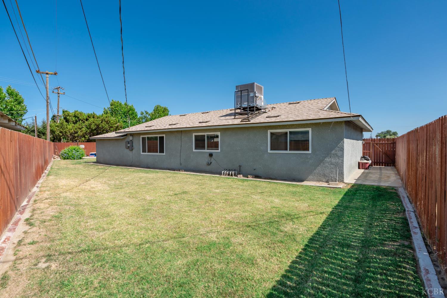 839 Camellia Ln, Lemoore, CA 93245