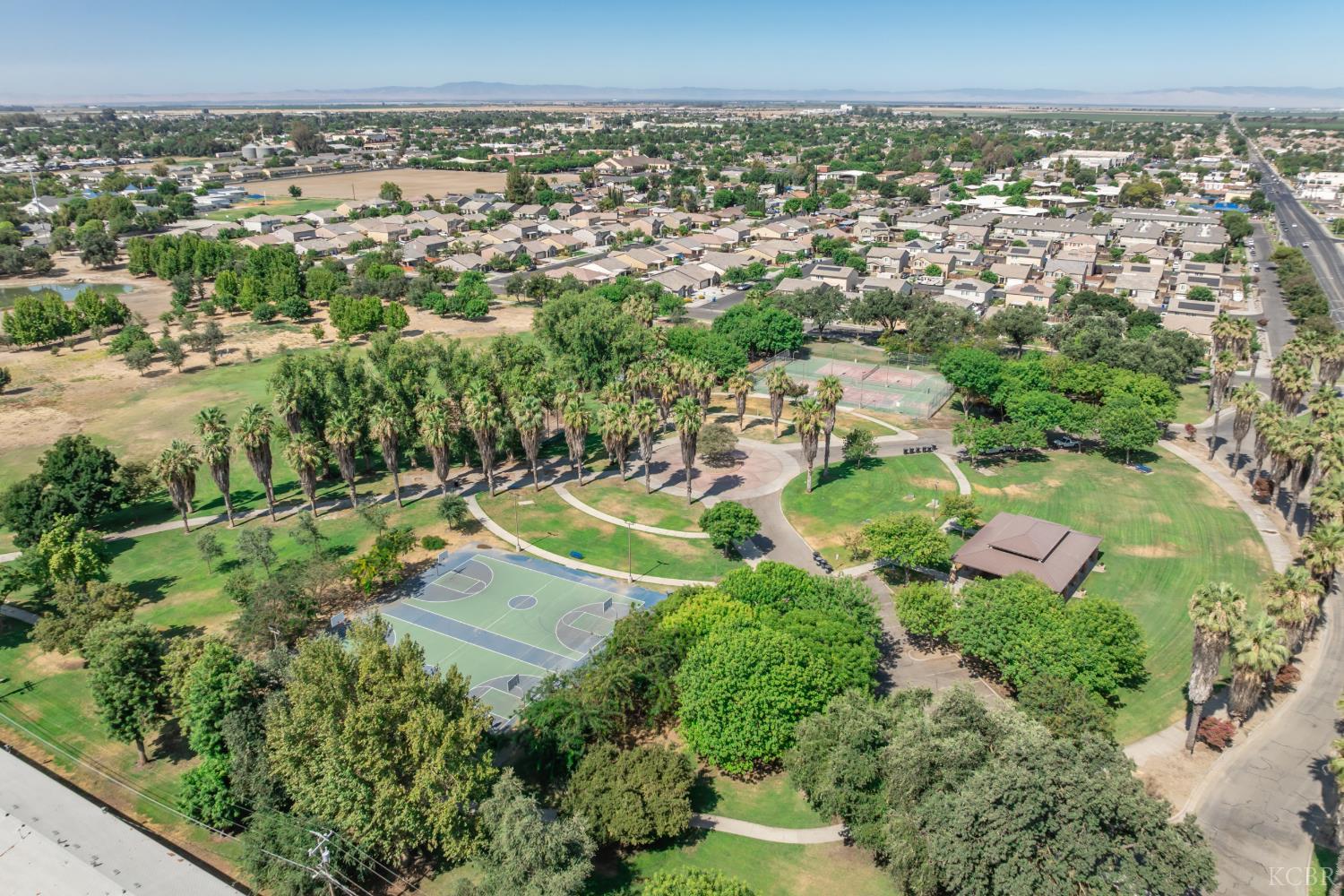 839 Camellia Ln, Lemoore, CA 93245