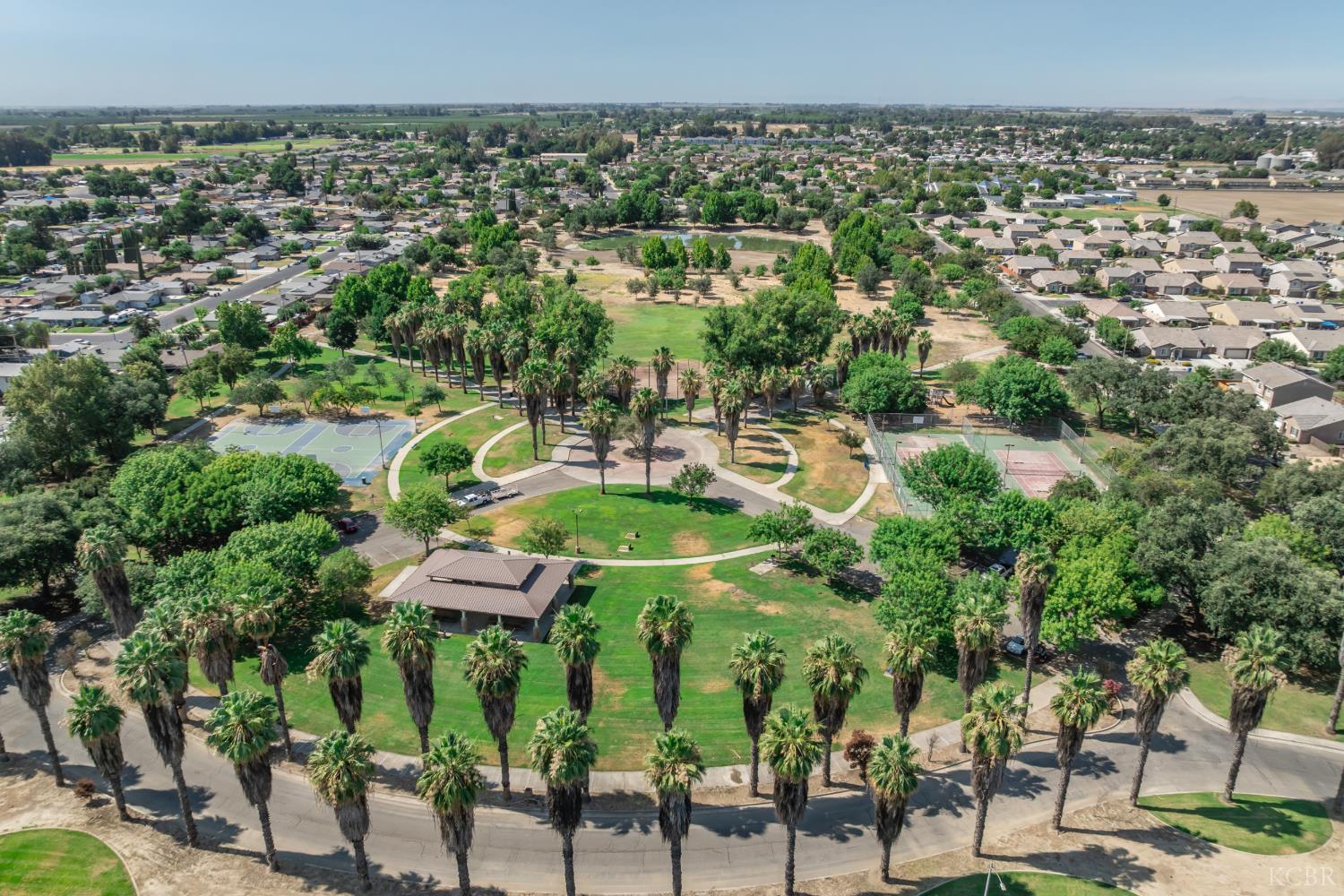839 Camellia Ln, Lemoore, CA 93245