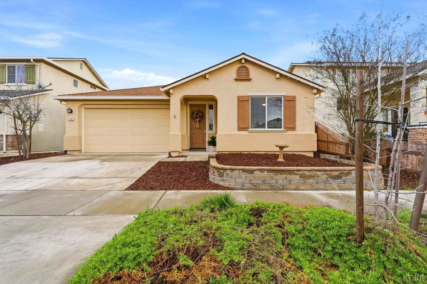 1161 Greenbrier Dr, Hanford, CA 93230