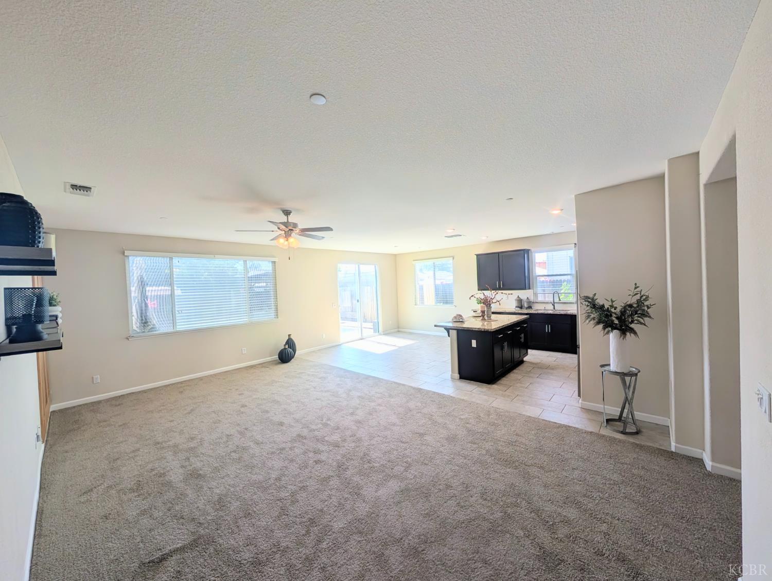 1161 Greenbrier Dr, Hanford, CA 93230