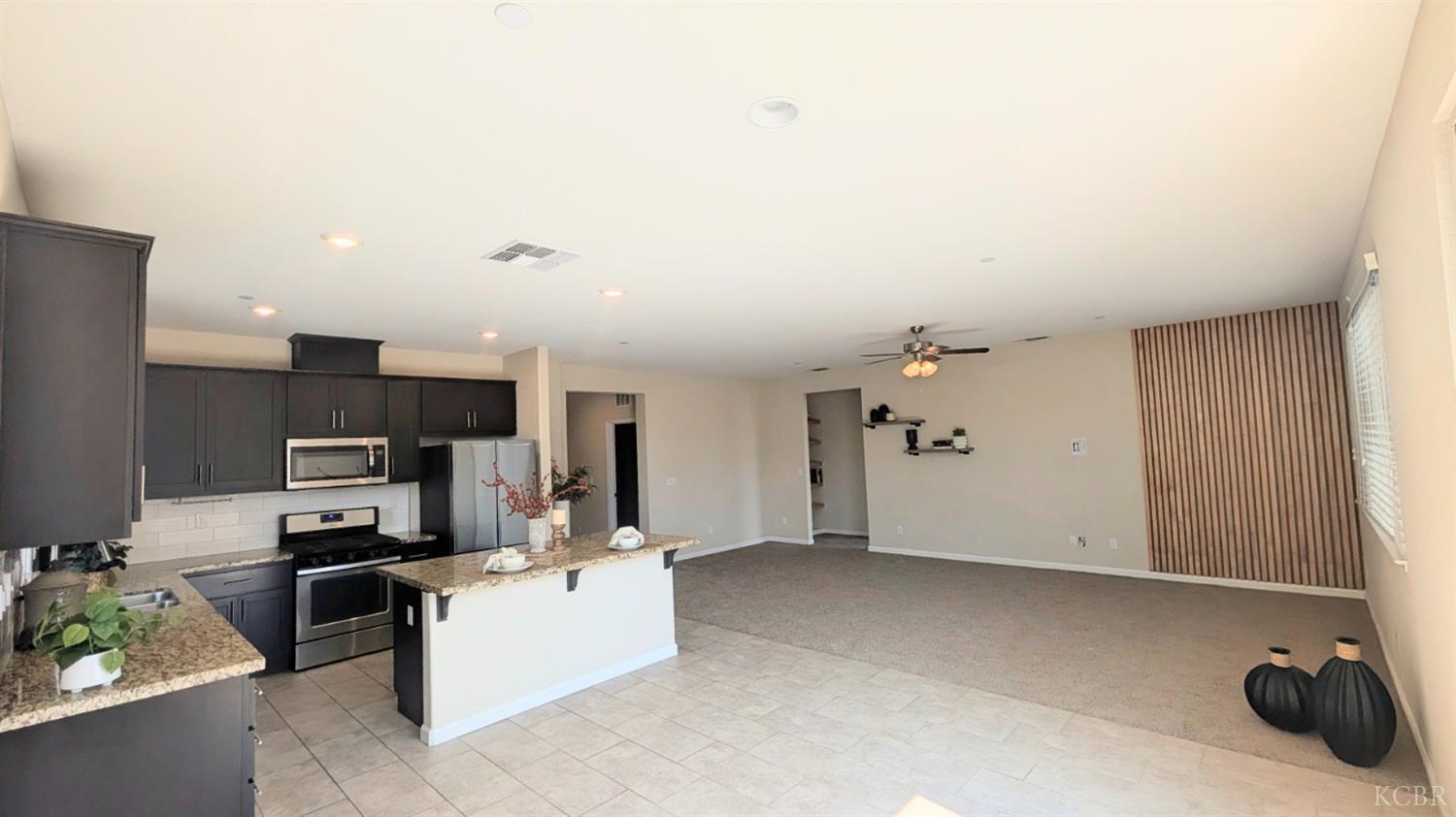 1161 Greenbrier Dr, Hanford, CA 93230