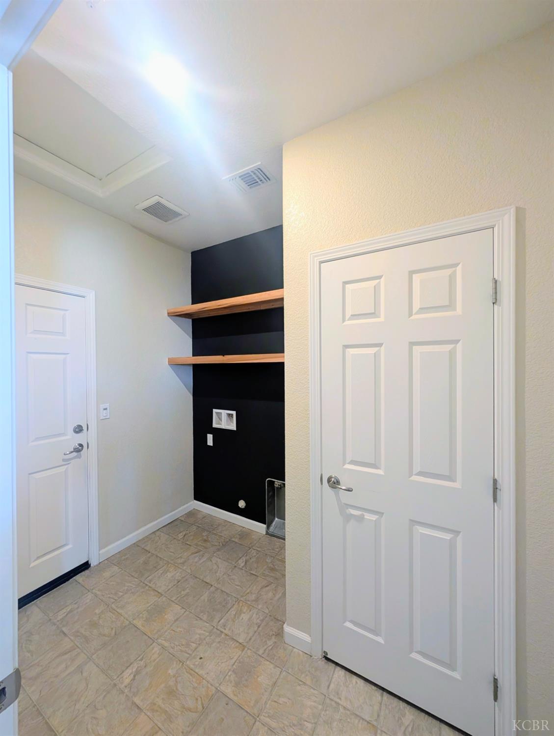 1161 Greenbrier Dr, Hanford, CA 93230