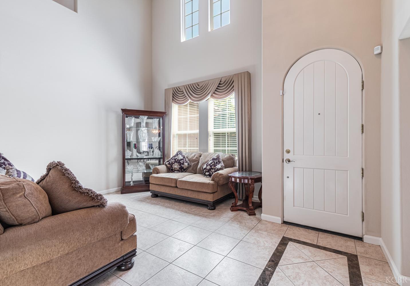 4683 N Arrow Ridge Way, Clovis, CA 93619