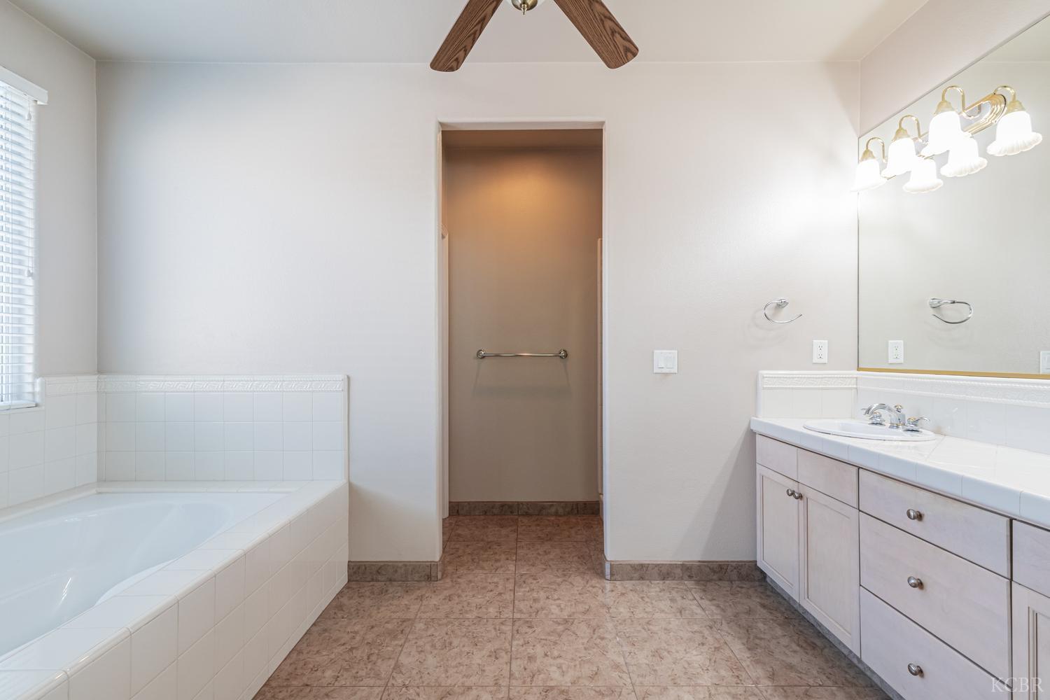 4683 N Arrow Ridge Way, Clovis, CA 93619