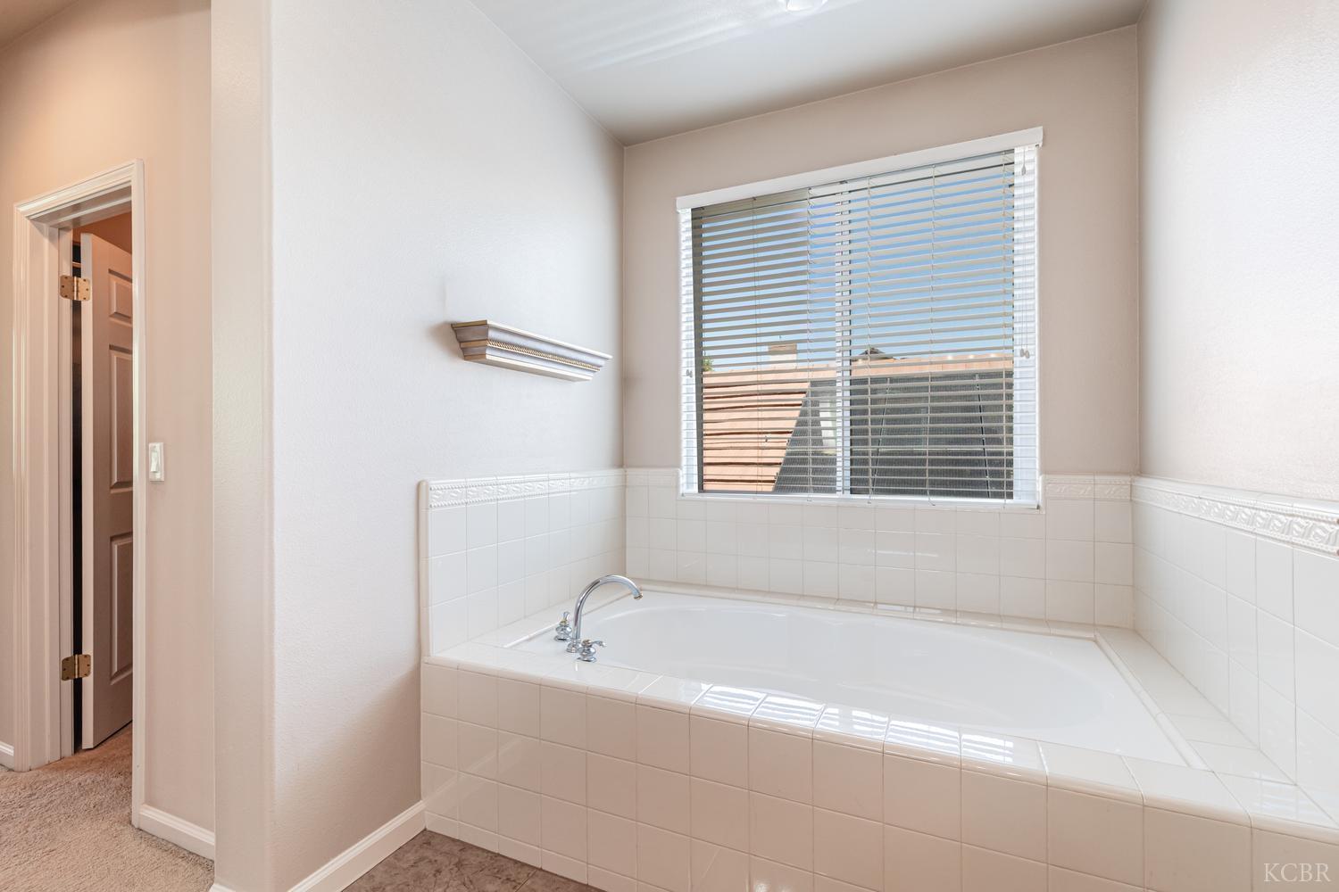4683 N Arrow Ridge Way, Clovis, CA 93619