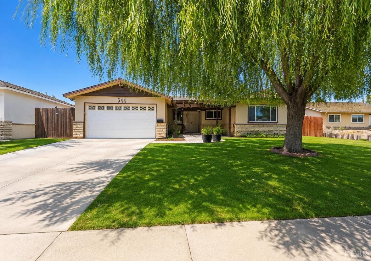 544 Meadow Lane, Lemoore, CA 93245