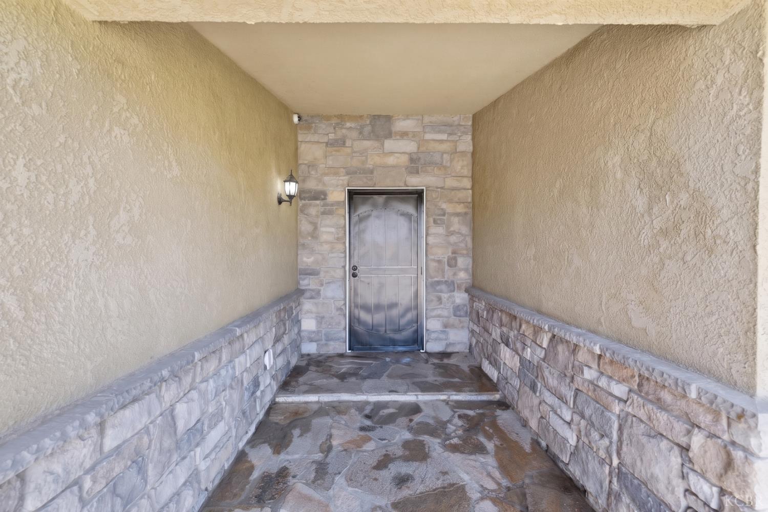 2175 Beechwood Ct, Hanford, CA 93230