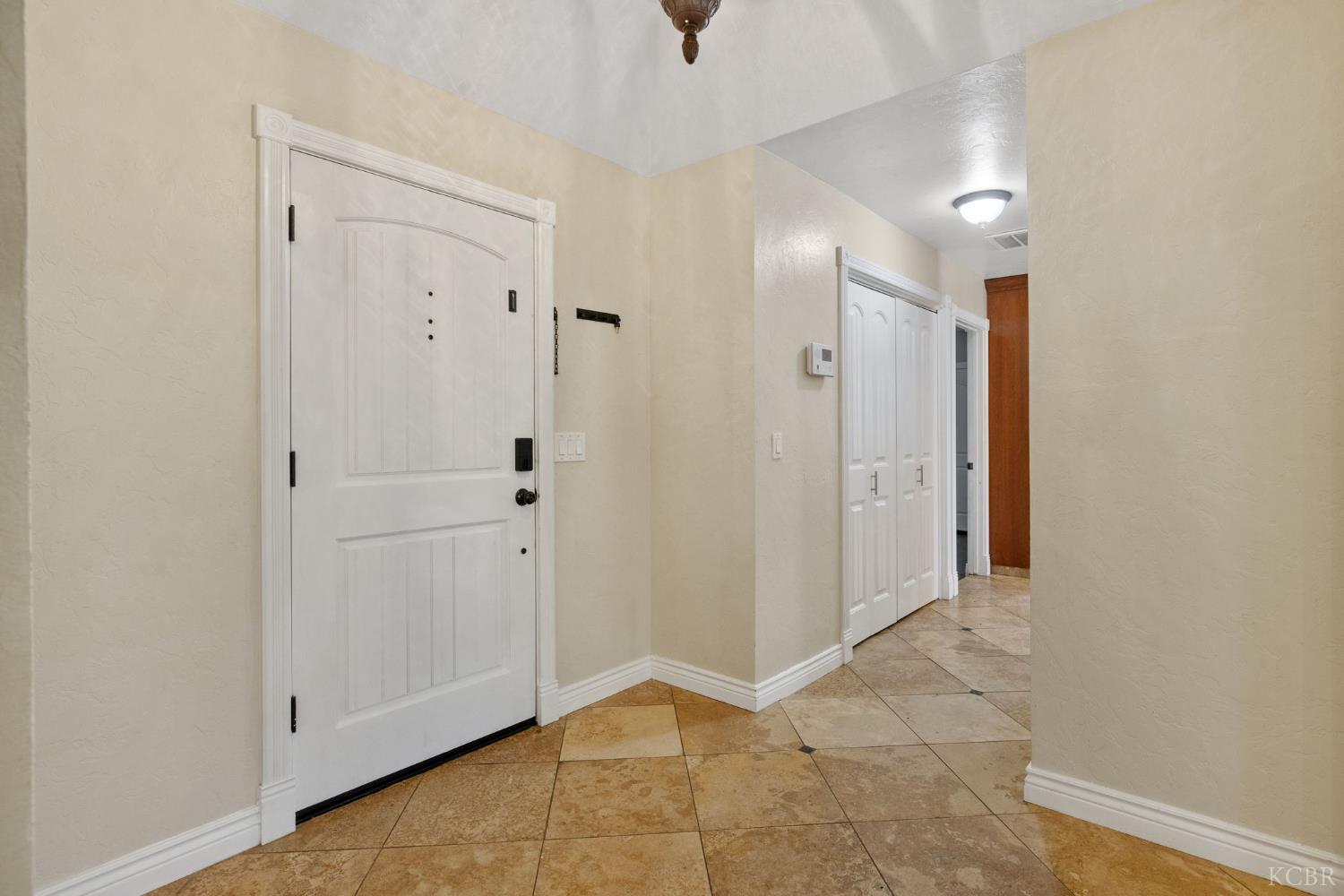 2175 Beechwood Ct, Hanford, CA 93230