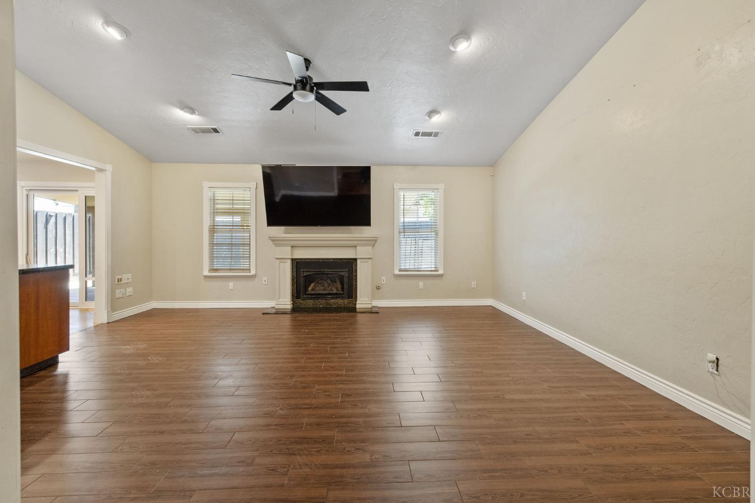2175 Beechwood Ct, Hanford, CA 93230