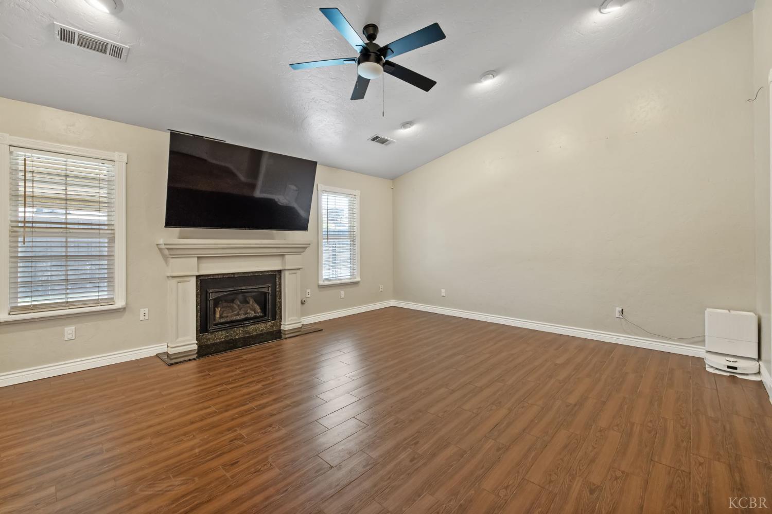 2175 Beechwood Ct, Hanford, CA 93230