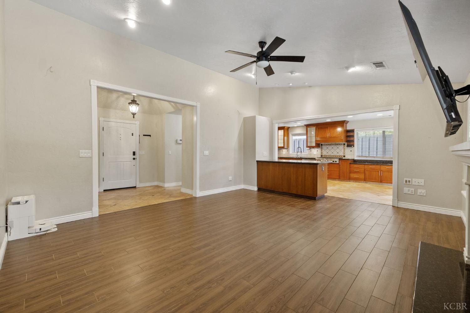 2175 Beechwood Ct, Hanford, CA 93230