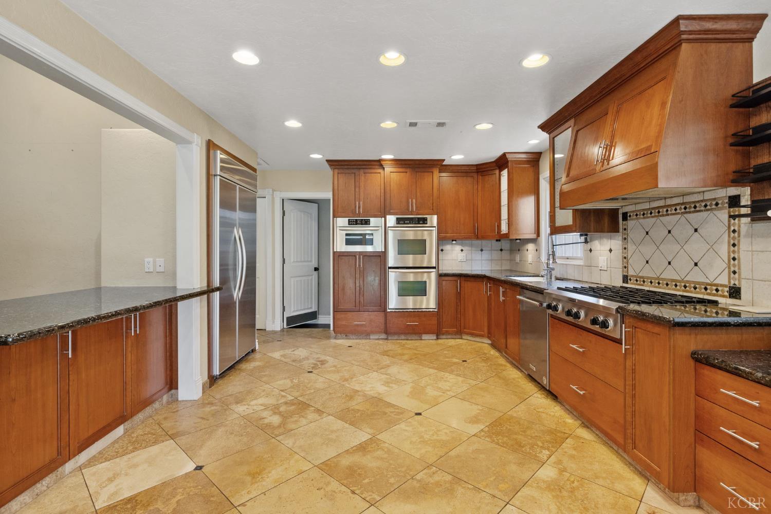 2175 Beechwood Ct, Hanford, CA 93230