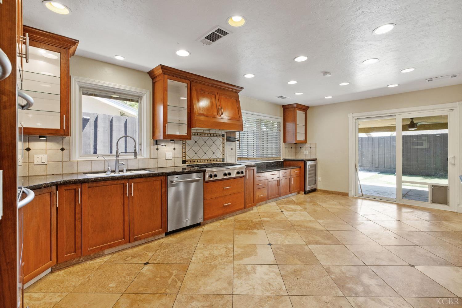 2175 Beechwood Ct, Hanford, CA 93230