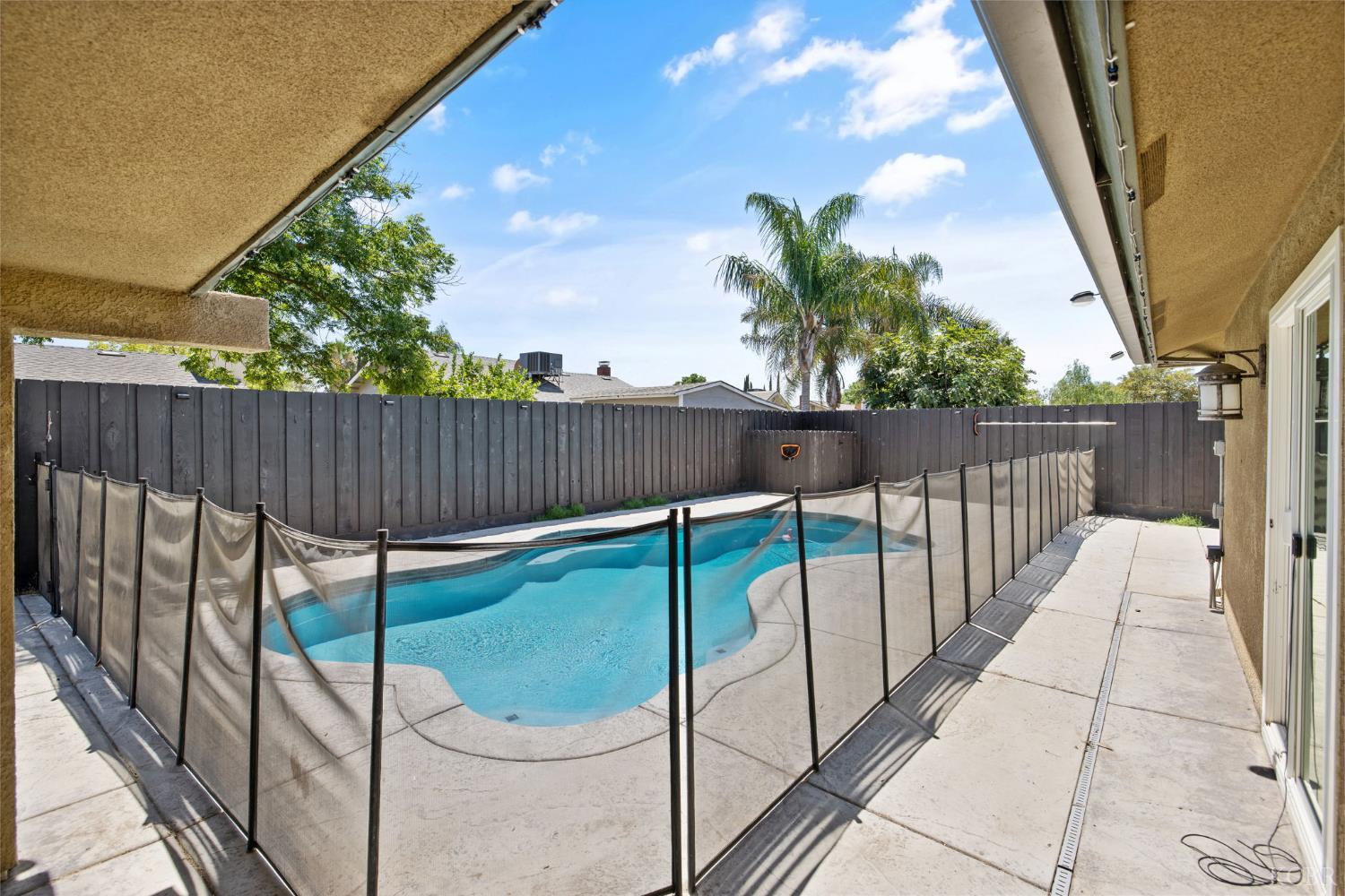 2175 Beechwood Ct, Hanford, CA 93230