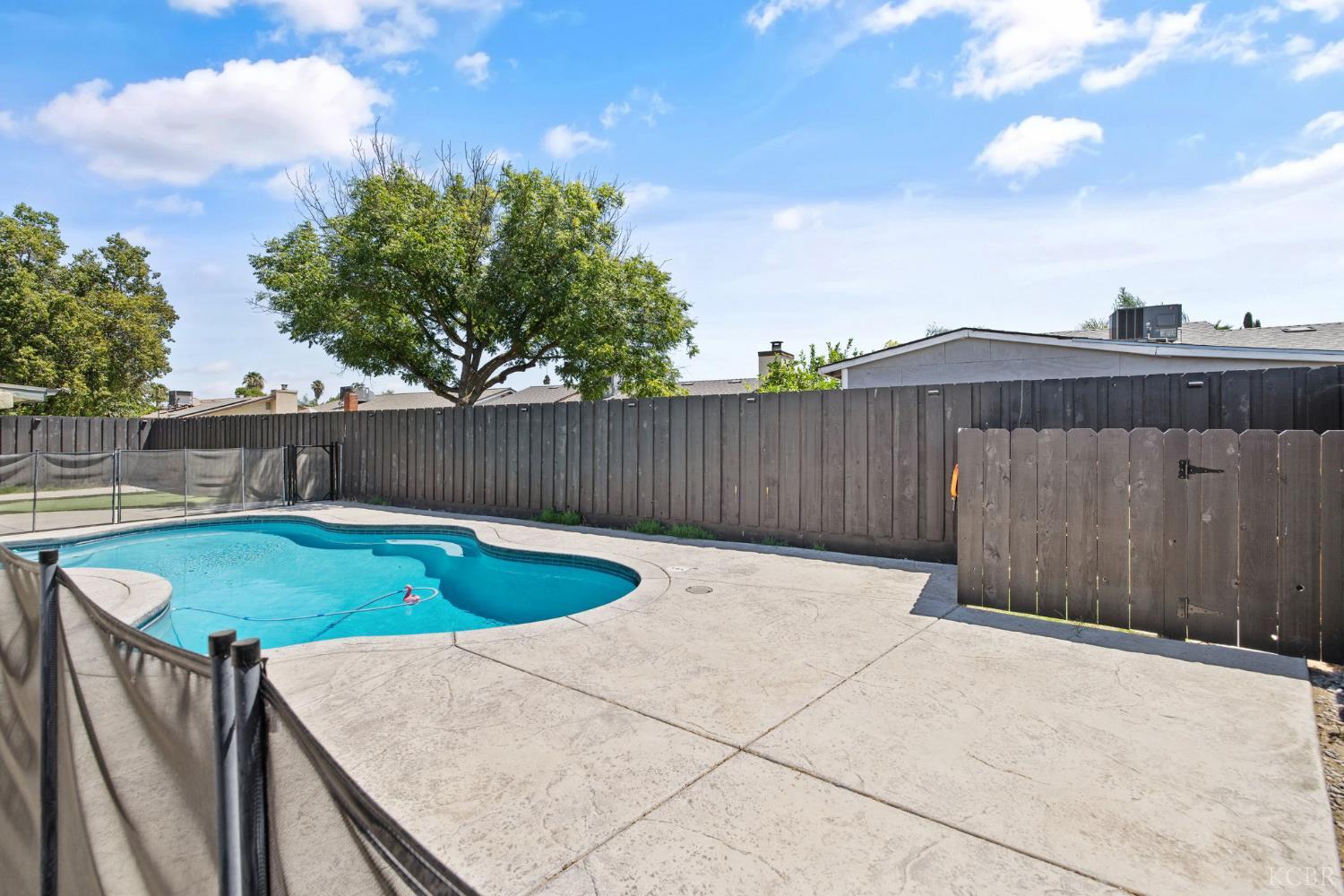 2175 Beechwood Ct, Hanford, CA 93230