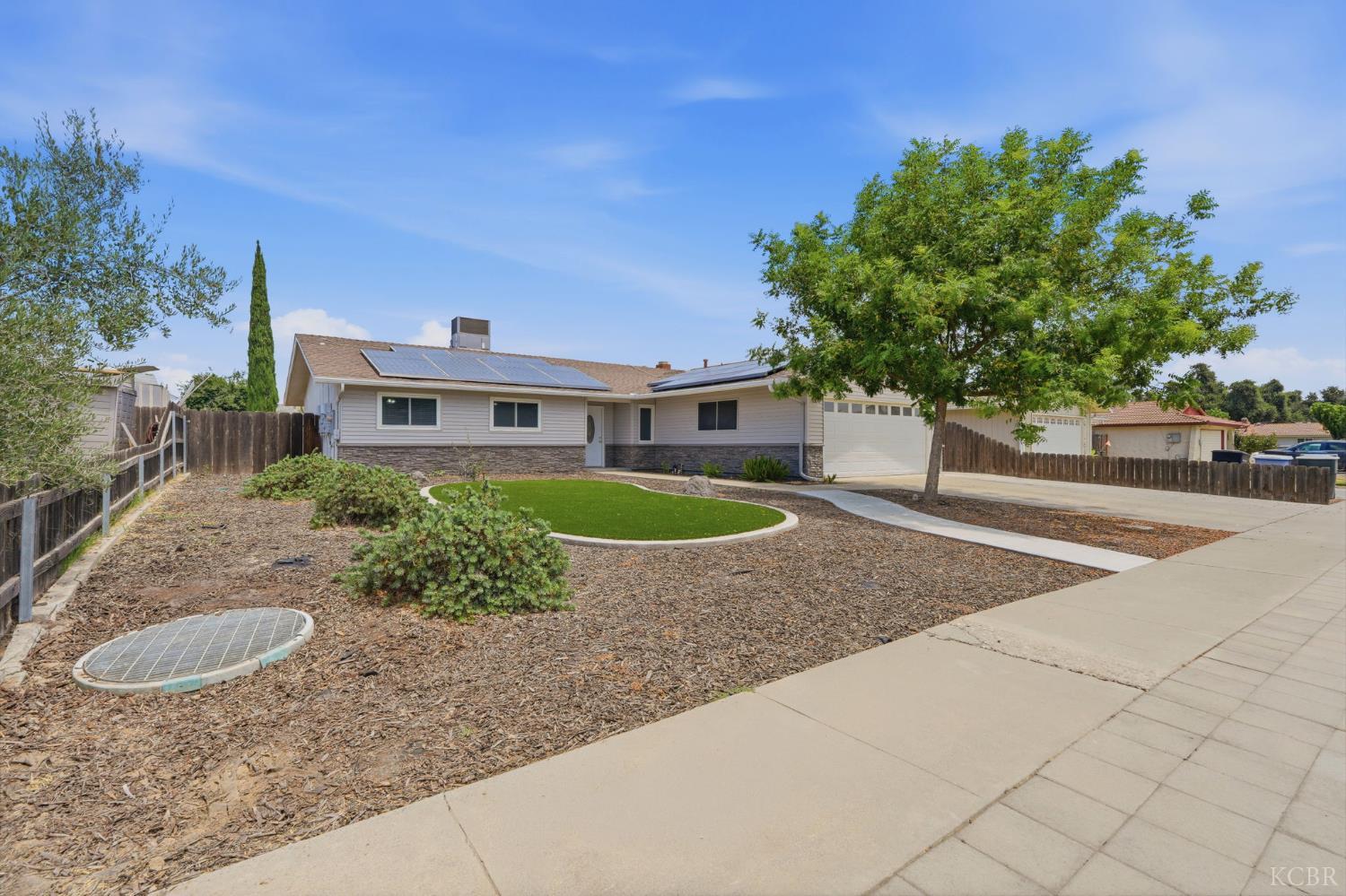 1378 Harvard Pl, Hanford, CA 93230