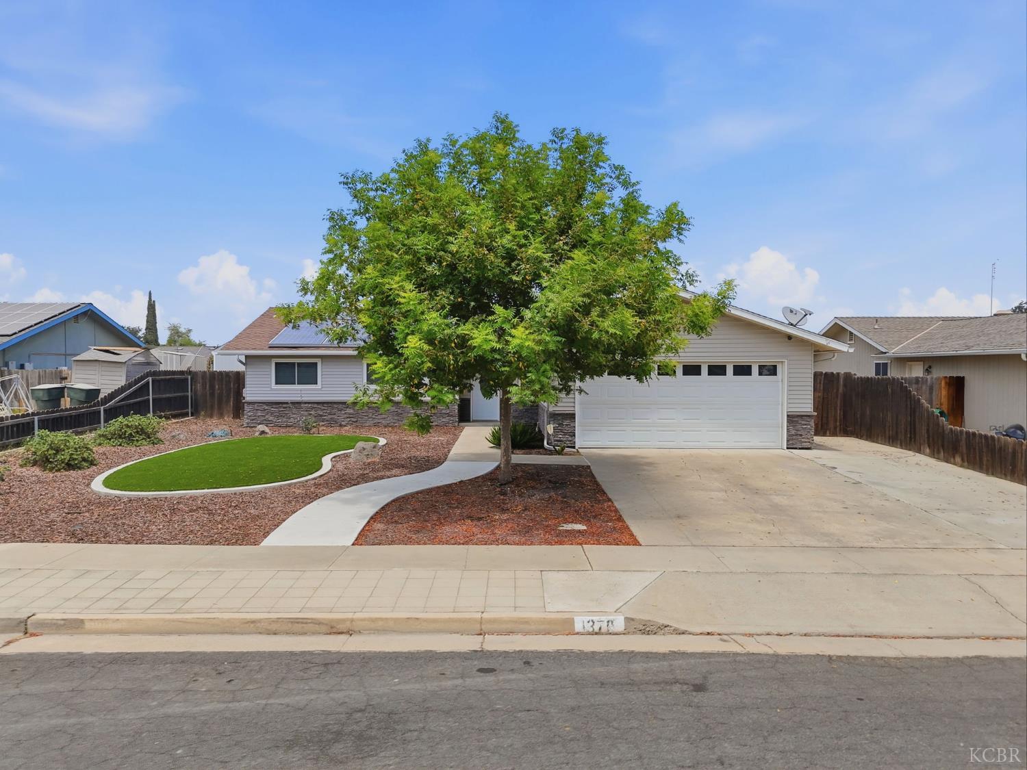 1378 Harvard Pl, Hanford, CA 93230