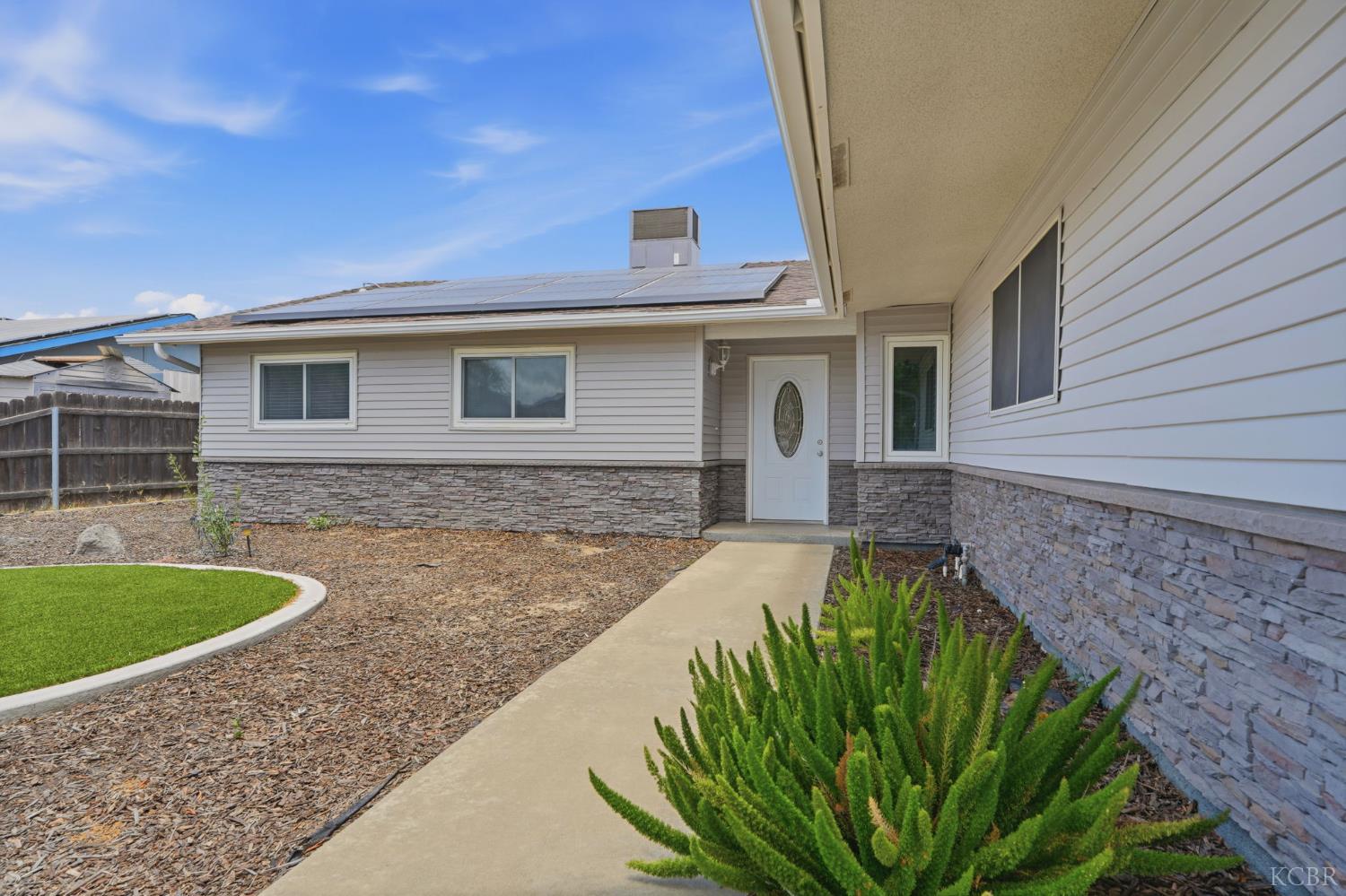 1378 Harvard Pl, Hanford, CA 93230