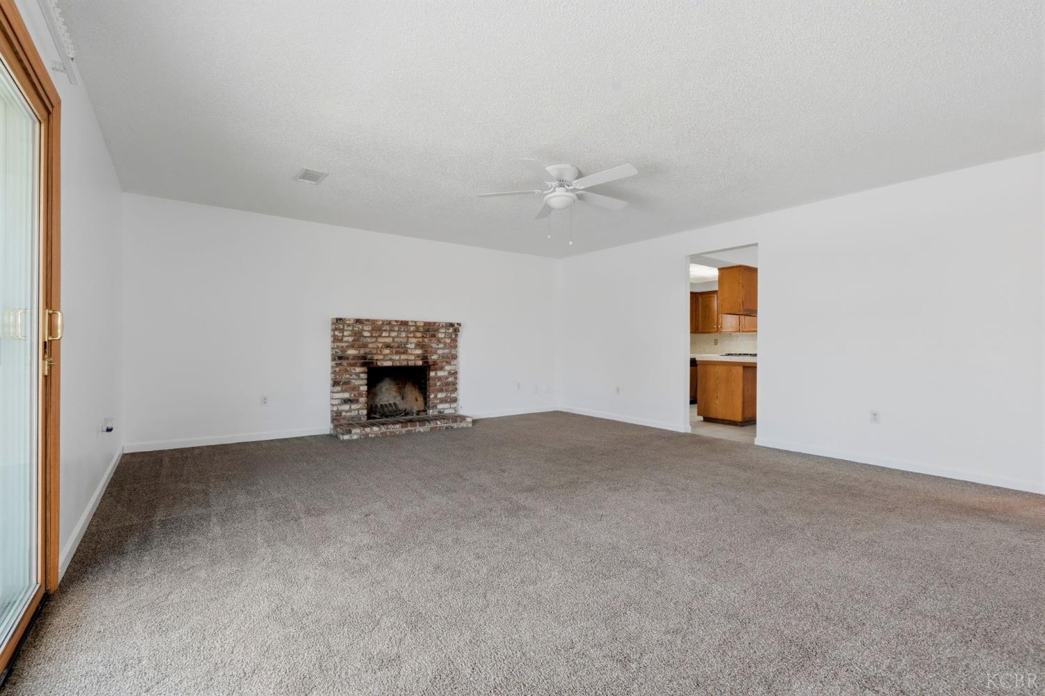 1378 Harvard Pl, Hanford, CA 93230