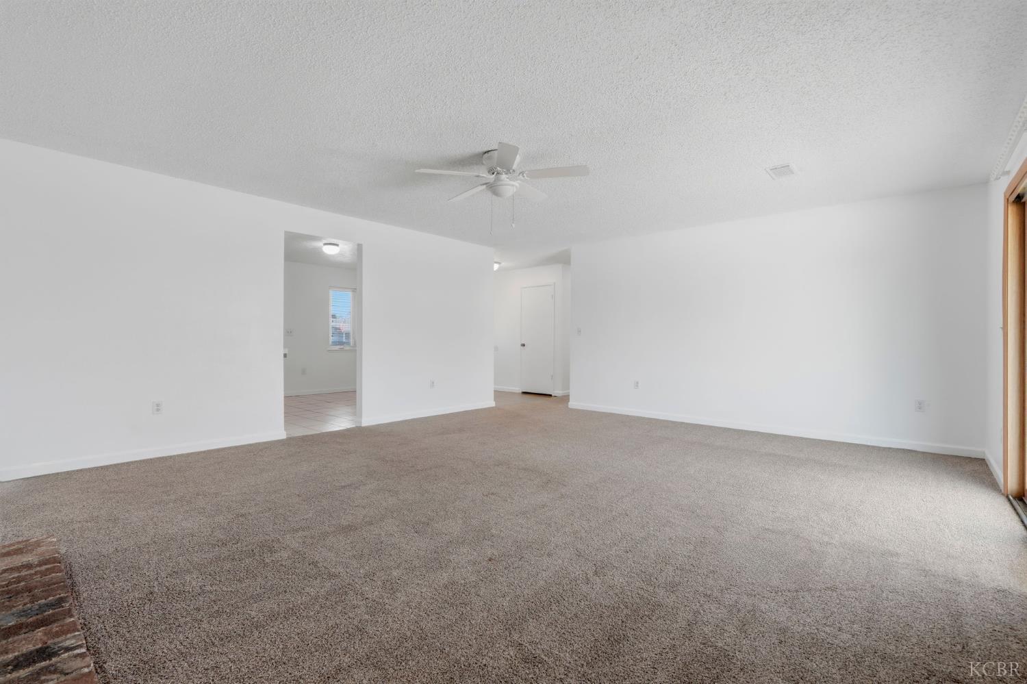 1378 Harvard Pl, Hanford, CA 93230