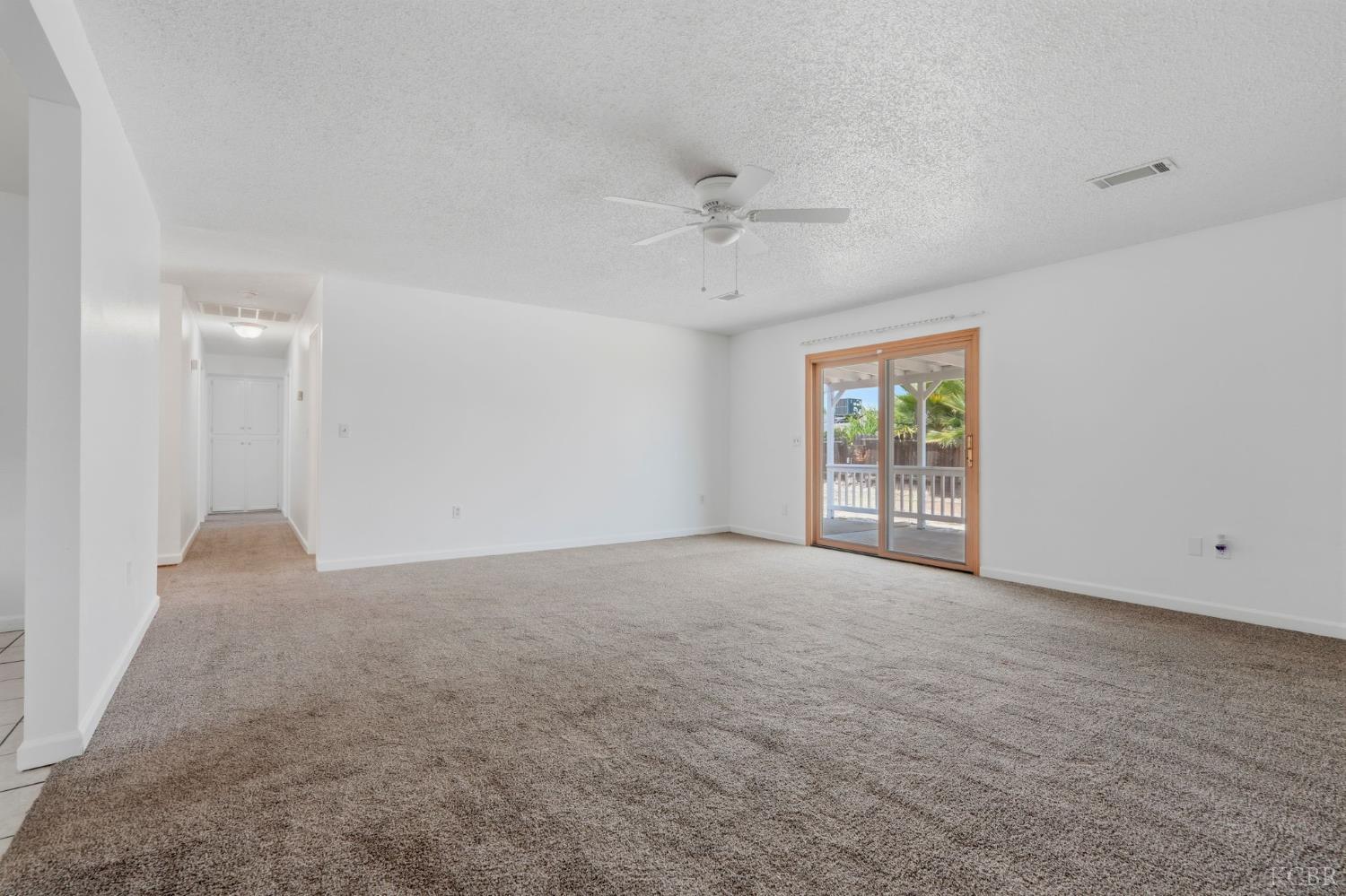 1378 Harvard Pl, Hanford, CA 93230