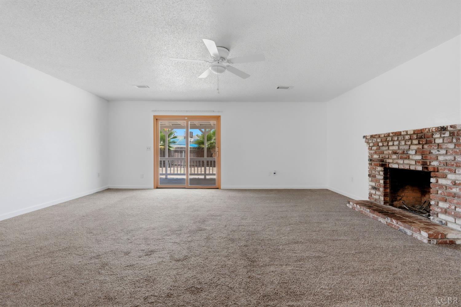 1378 Harvard Pl, Hanford, CA 93230