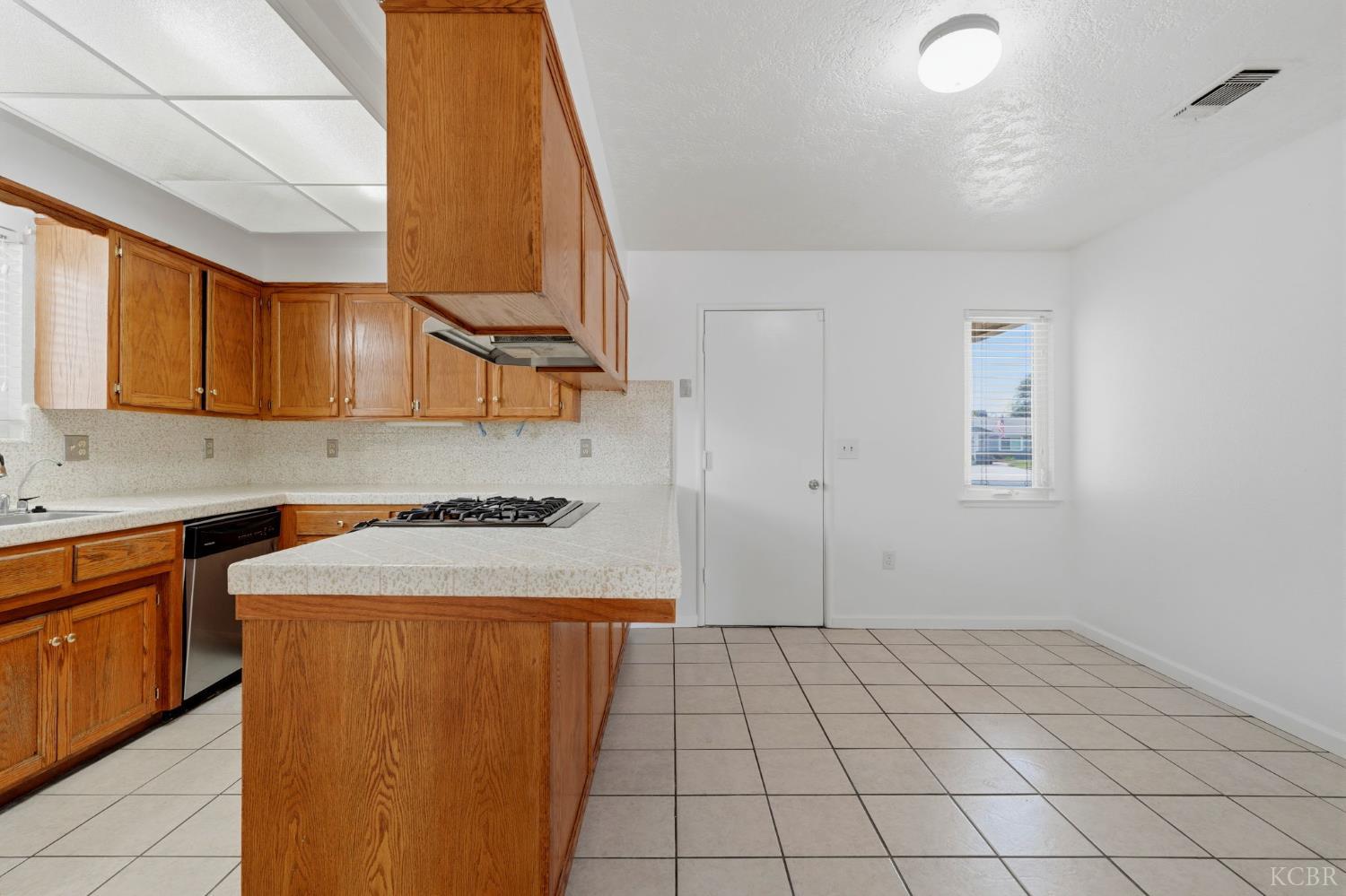 1378 Harvard Pl, Hanford, CA 93230