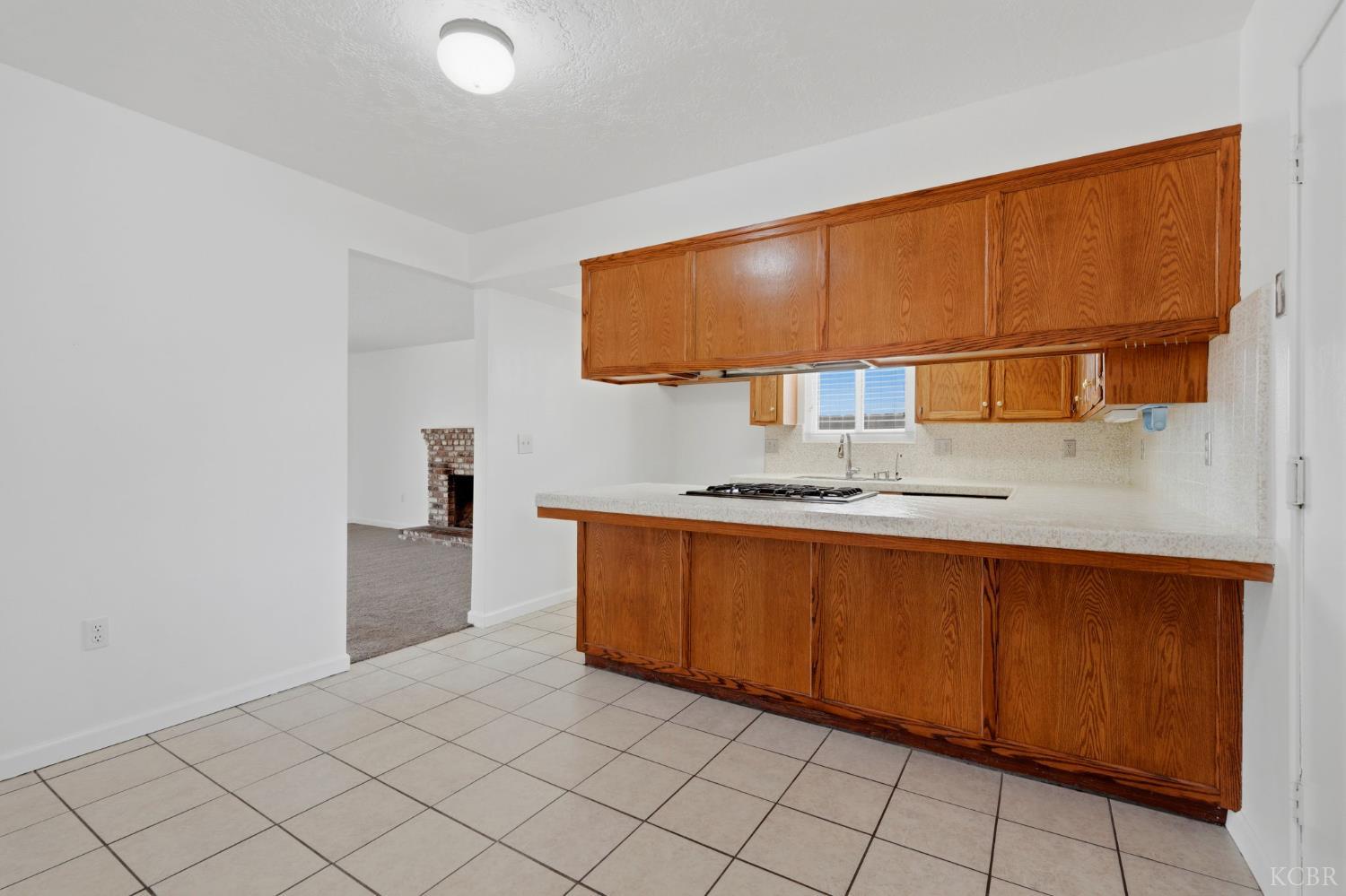 1378 Harvard Pl, Hanford, CA 93230