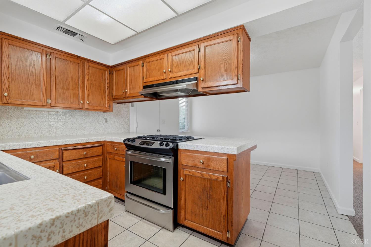 1378 Harvard Pl, Hanford, CA 93230