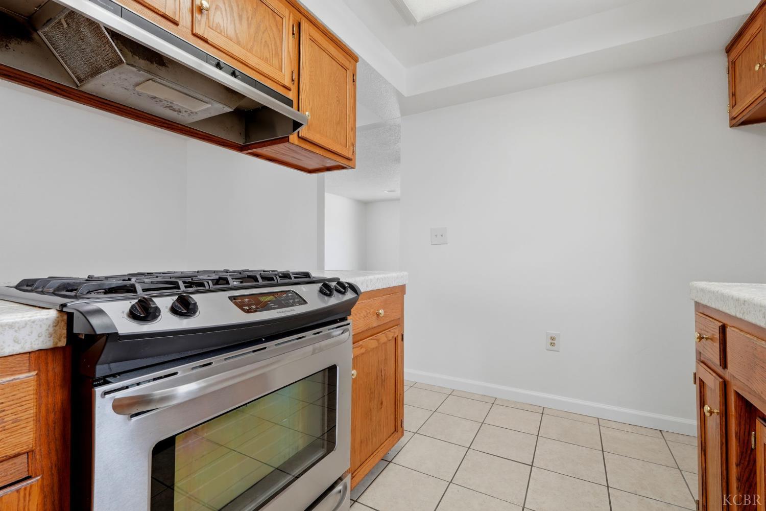 1378 Harvard Pl, Hanford, CA 93230