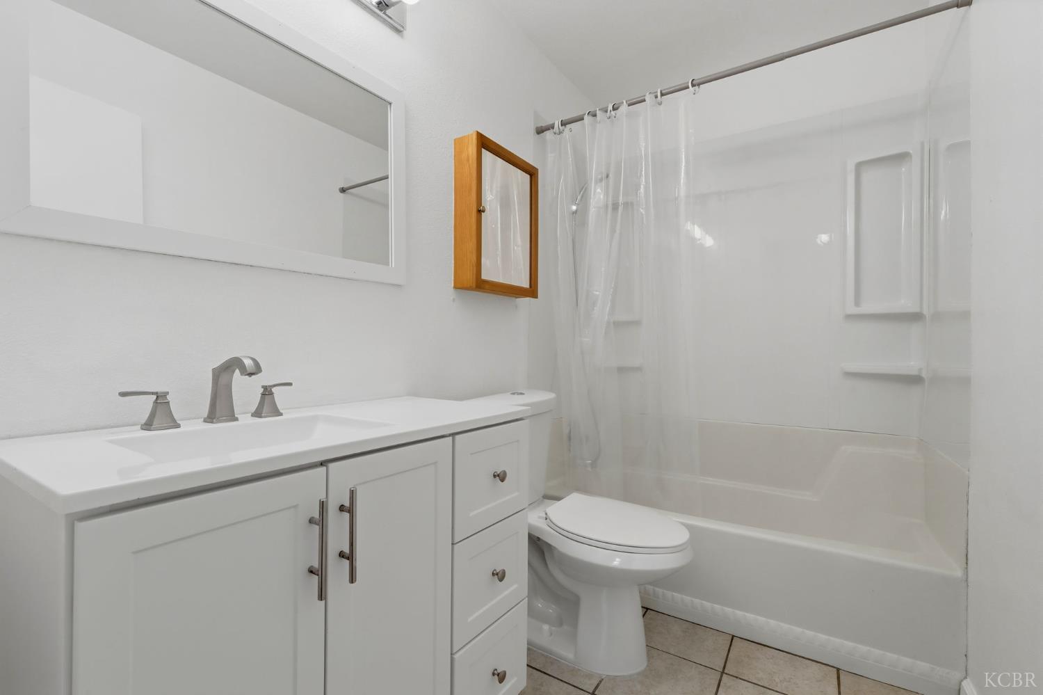 1378 Harvard Pl, Hanford, CA 93230