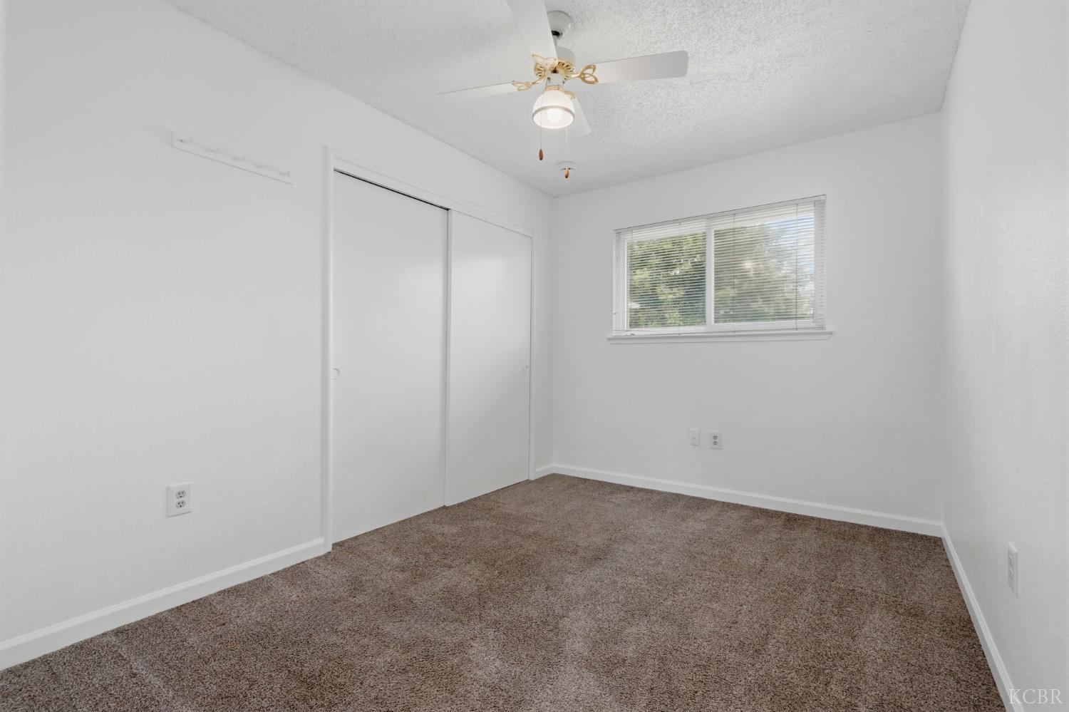 1378 Harvard Pl, Hanford, CA 93230