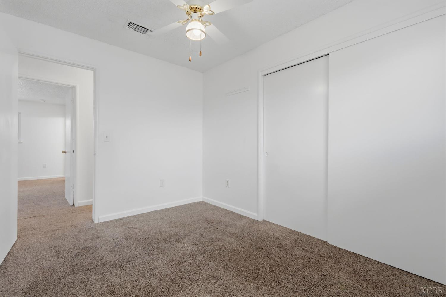 1378 Harvard Pl, Hanford, CA 93230