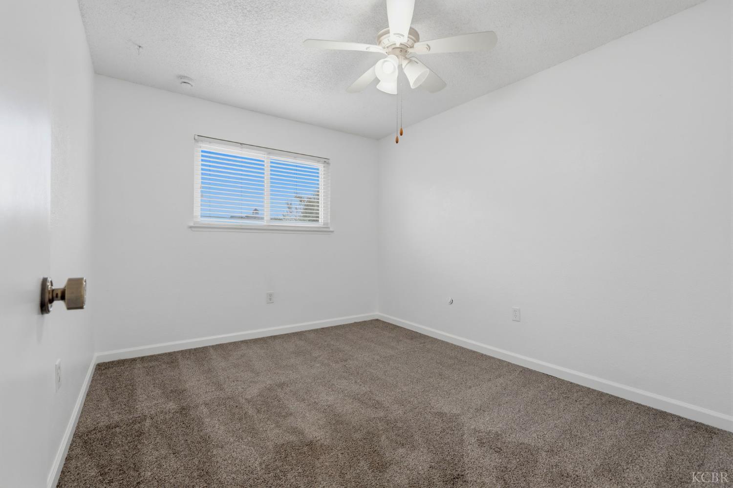 1378 Harvard Pl, Hanford, CA 93230