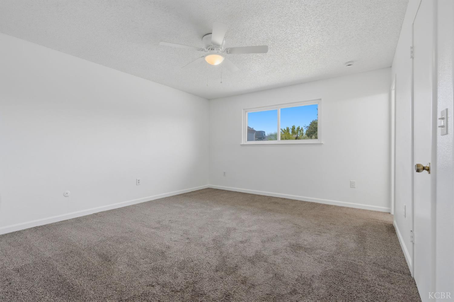 1378 Harvard Pl, Hanford, CA 93230