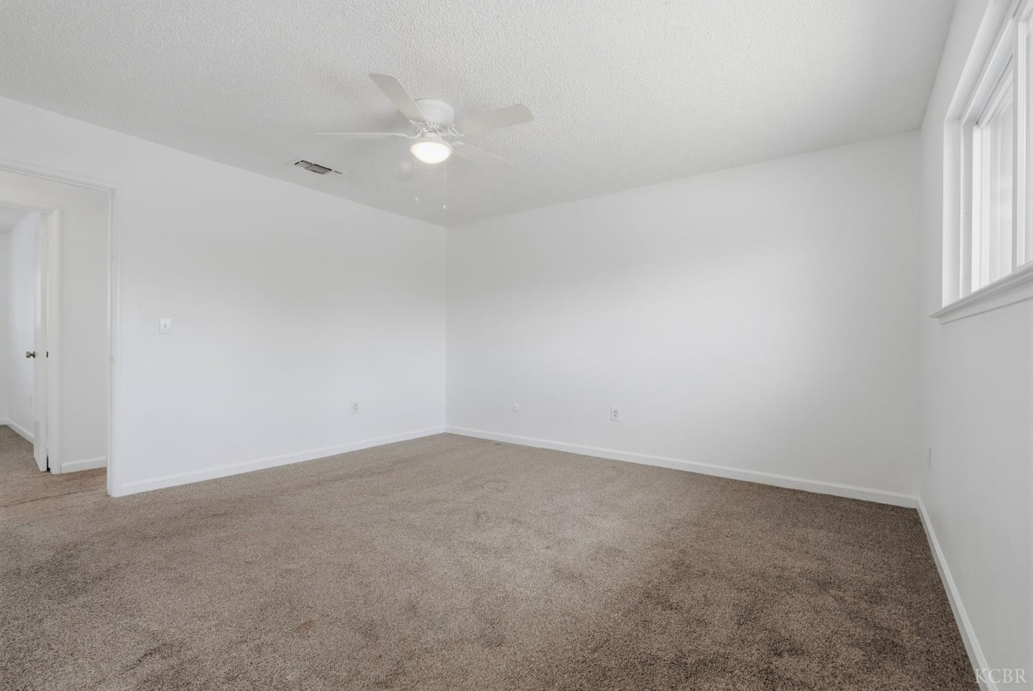 1378 Harvard Pl, Hanford, CA 93230