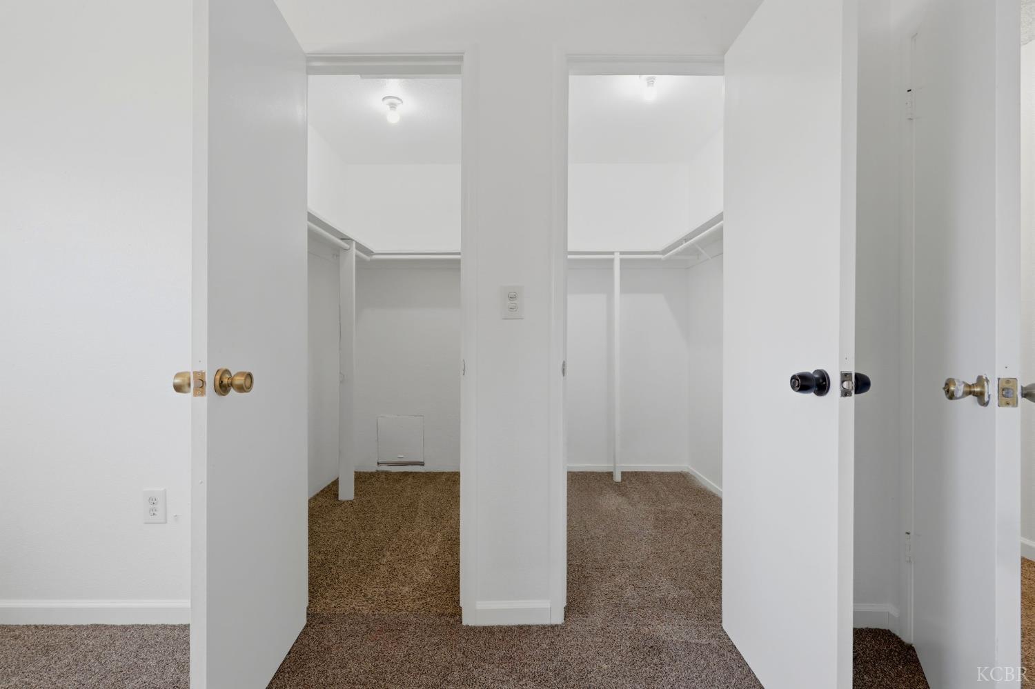 1378 Harvard Pl, Hanford, CA 93230
