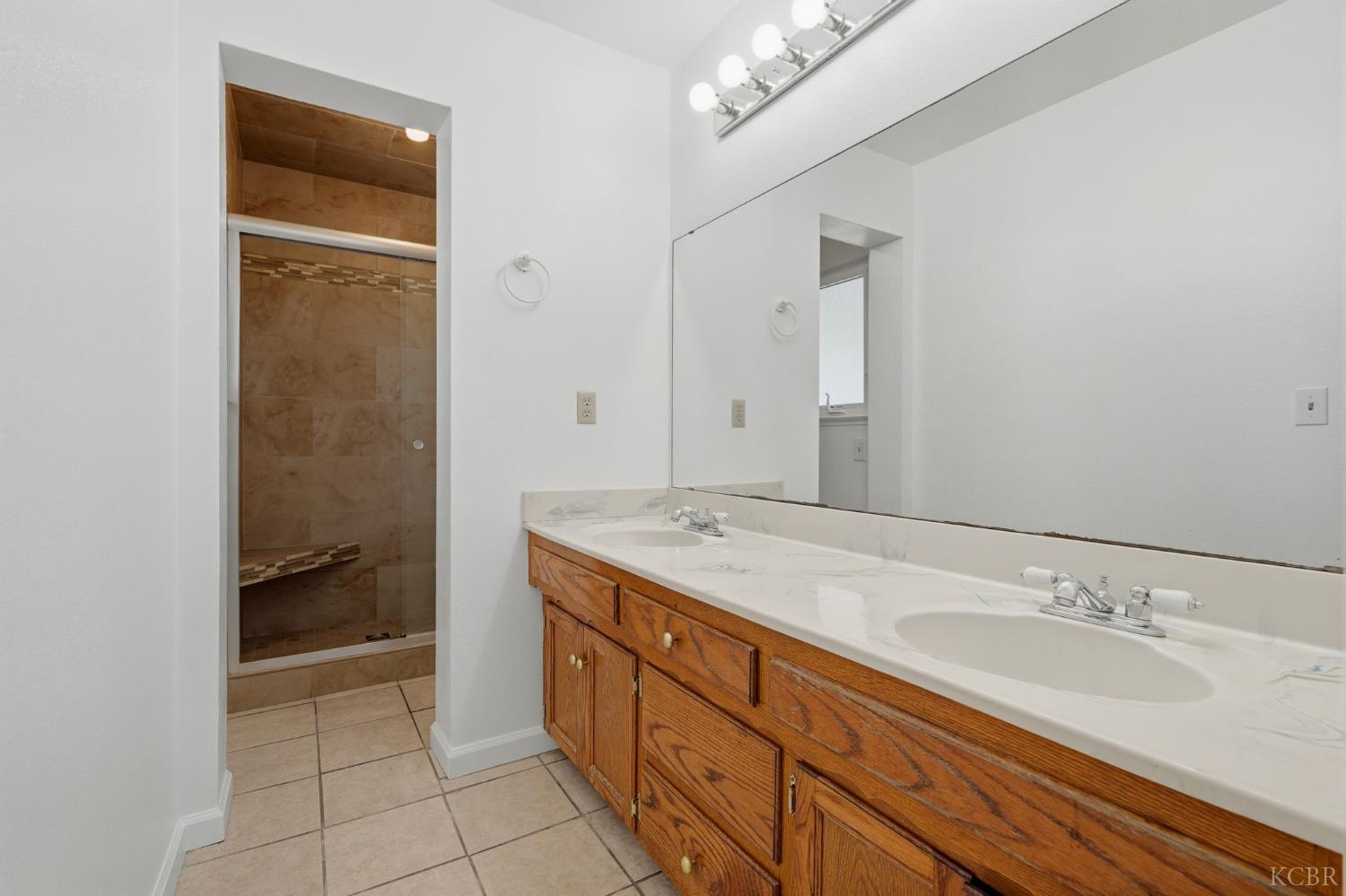1378 Harvard Pl, Hanford, CA 93230