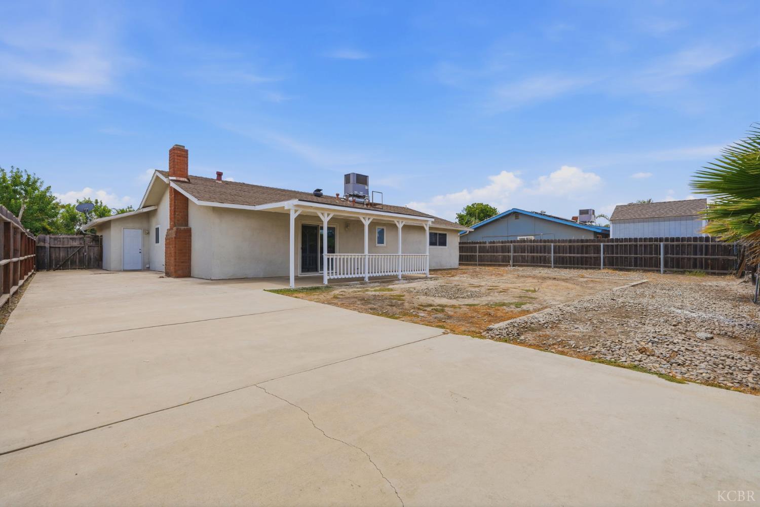 1378 Harvard Pl, Hanford, CA 93230