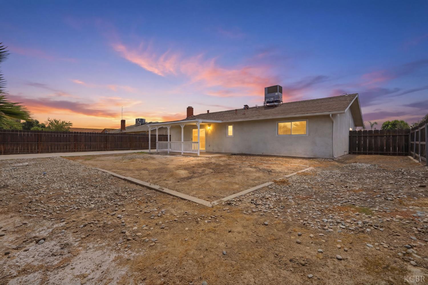 1378 Harvard Pl, Hanford, CA 93230